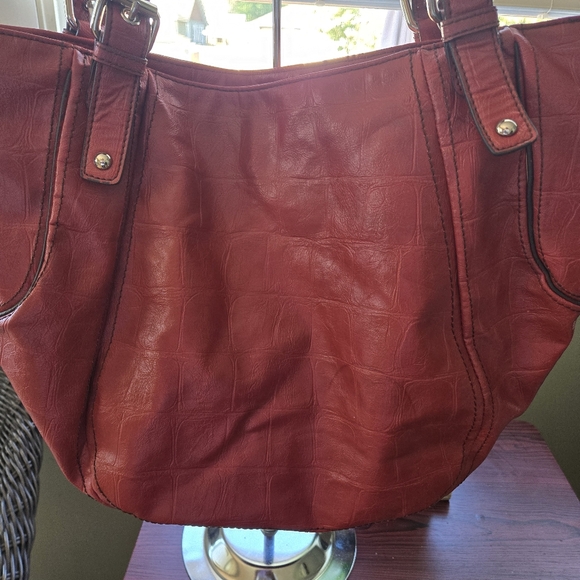 Nine West Large Red with Crocodile Embossed Shoulder Bag - Picture 6 of 8